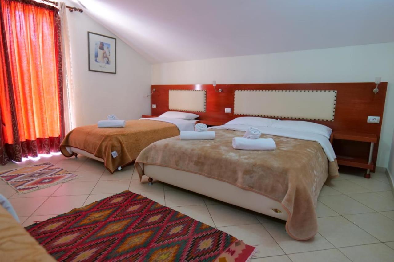 Hotel Veli Sarandë Buitenkant foto