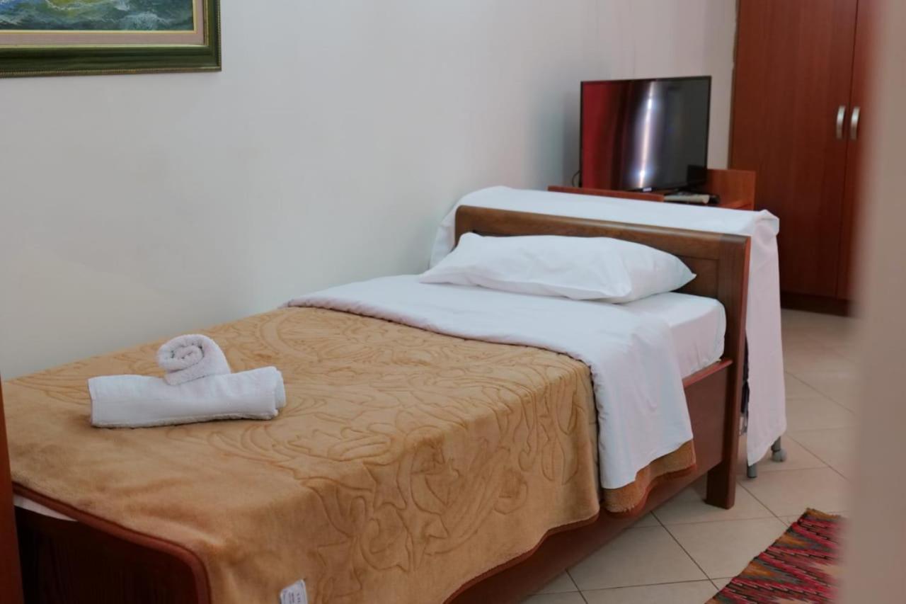 Hotel Veli Sarandë Buitenkant foto