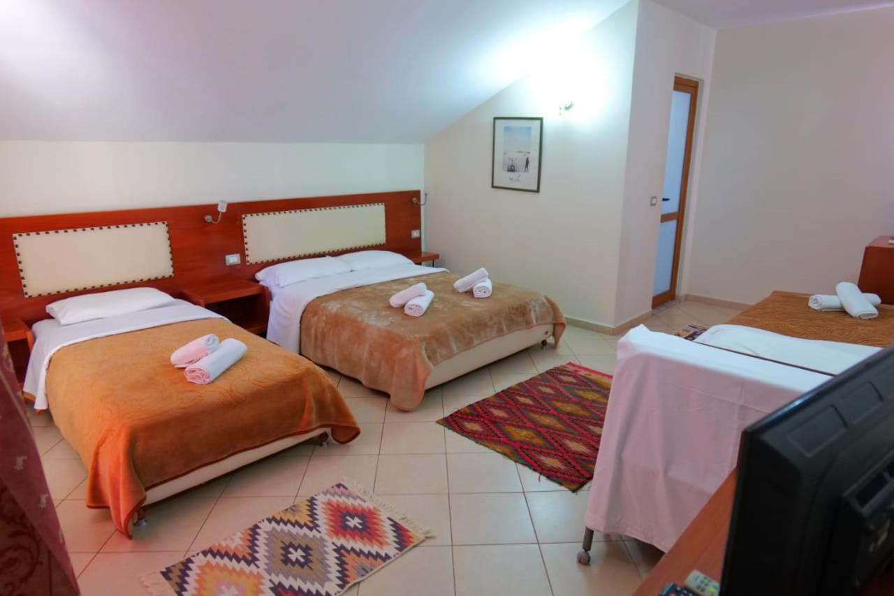 Hotel Veli Sarandë Buitenkant foto