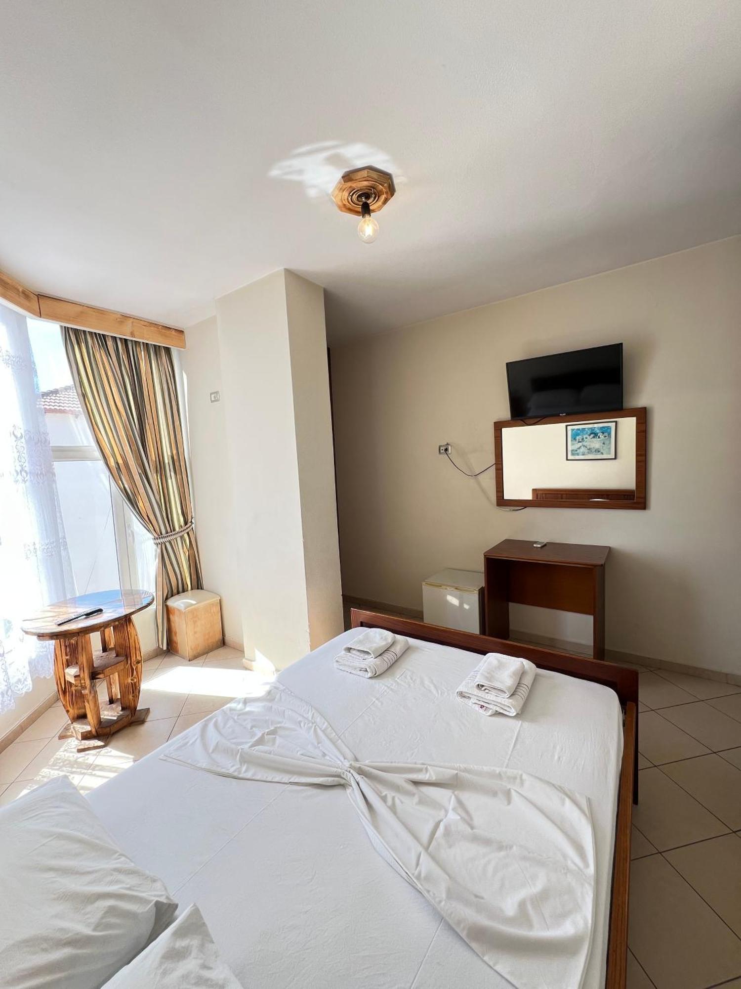 Hotel Veli Sarandë Buitenkant foto