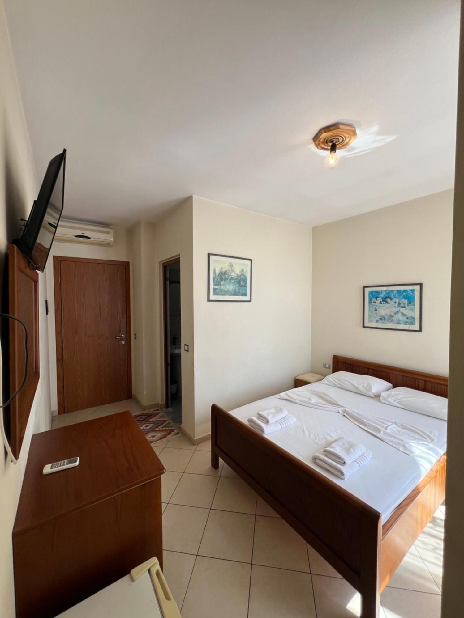Hotel Veli Sarandë Buitenkant foto