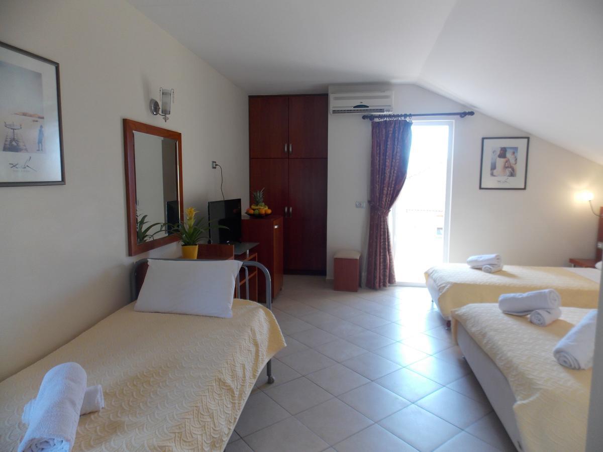 Hotel Veli Sarandë Buitenkant foto