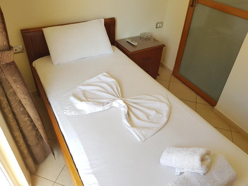 Hotel Veli Sarandë Buitenkant foto